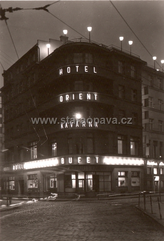 ostrozna (18).jpg - Nároží Hrnčířské a Ostrožné ulice. 60.léta 20.století